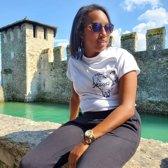 Meet your Posher, Lakeisha - Picture 1 of 1